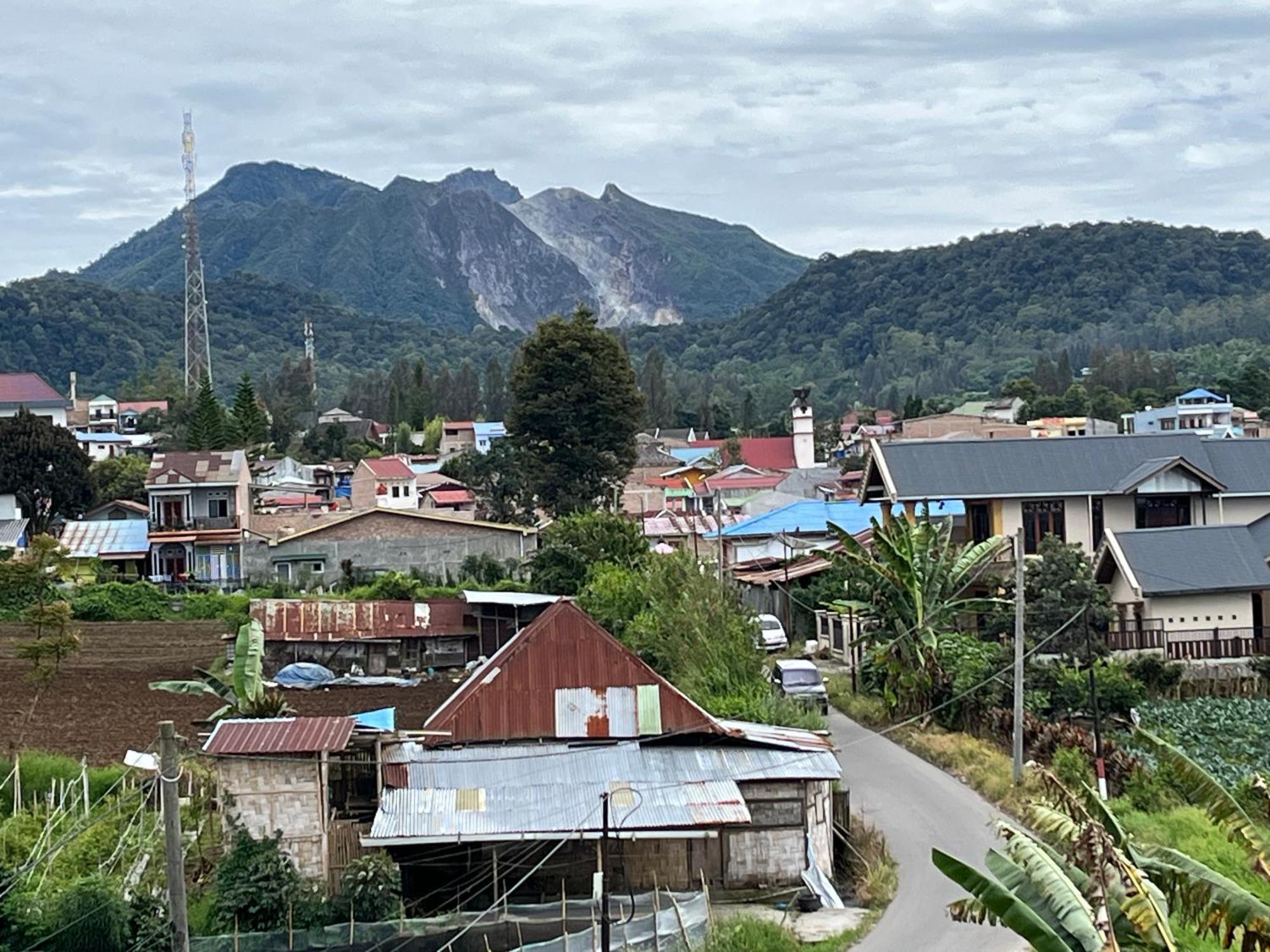 Sapo Rumbia Berastagi Exterior photo